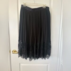 Ann Taylor Black Pleated Lace-Hem Women's Skirt size LP